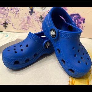 Bright blue Crocs toddler size 6 in good shape